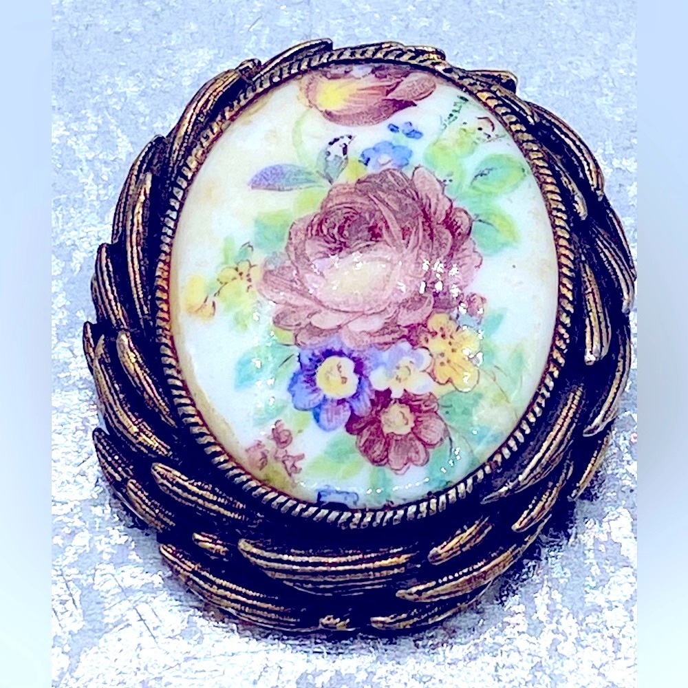 Vintage Antique Gold Tone Oval Hand Painted Porcelain Floral Brooch/ Pendant - Picture 2 of 6